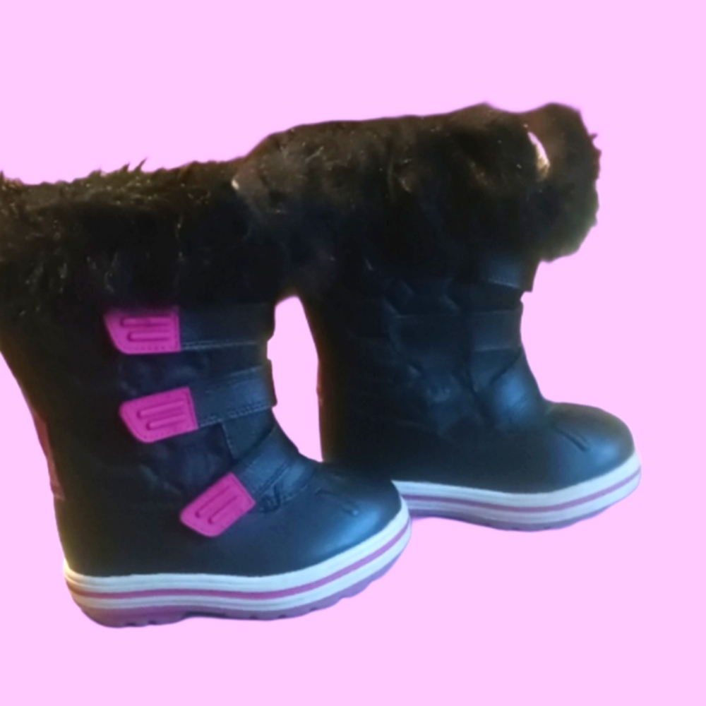 Rugged Outback girls size 7 boots